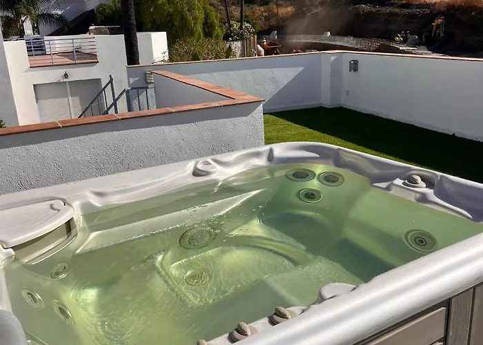 Great Location House With Parking Close To Puerto Banus W Jacuzzi