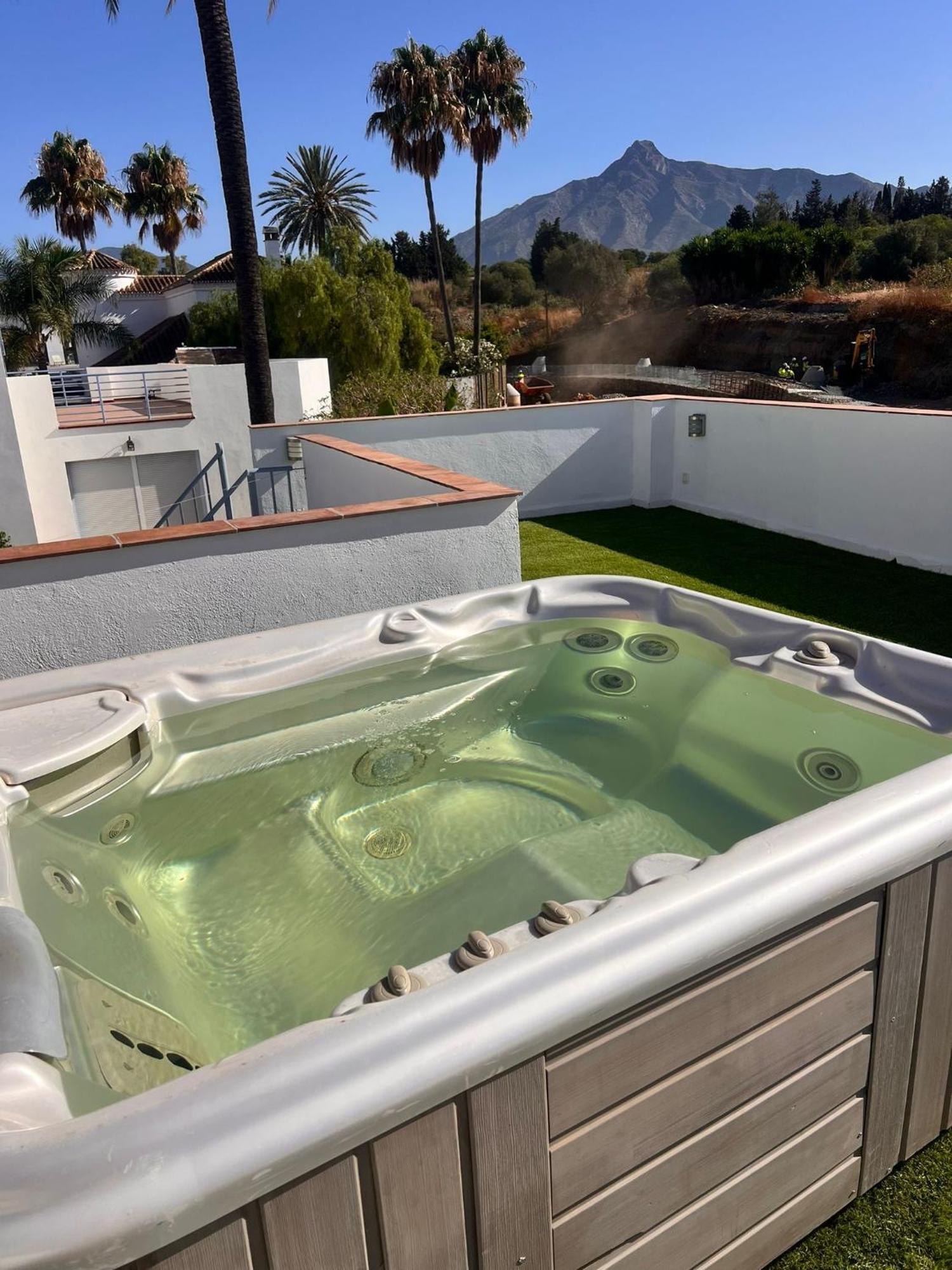 Great Location House With Parking Close To Puerto Banus W Jacuzzi * Marbella